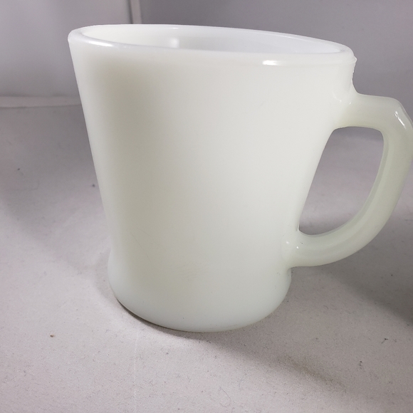 Pair of Anchor Hocking 'D Handle' Milk Glass Mugs Style 1212 - Picture 7 of 10